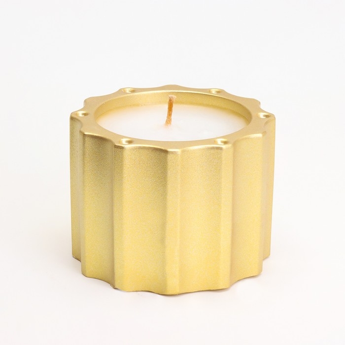 Свеча в подсвечнике из гипса с крышкой с широкими гранями, 7,5х8,5см, золото Свеча в подсвечнике из гипса с крышкой с широкими гранями, 7,5х8,5см, золото