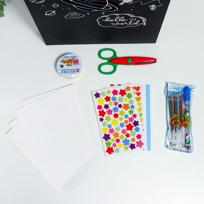 Фотоальбом на кольцах 30 листов+30 файлов Фотоальбом на кольцах 30 листов+30 файлов "Планеты" чёрные листы 31,4х25,8х5 см