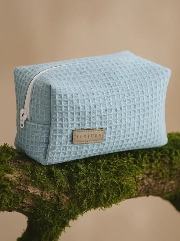 Косметичка женская на молнии TEXTURA, объёмная, средний размер, мягкая, голубая