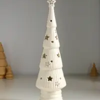 Сувенир керамика свет "Ёлочка со звёздами" белый с золотом 7х7х24 см Сувенир керамика свет "Ёлочка со звёздами" белый с золотом 7х7х24 см
