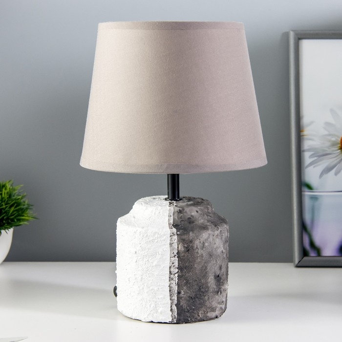 Настольная лампа Настольная лампа "Киана" Е14 40Вт серо-белый 20х20х33см RISALUX