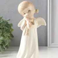 Сувенир керамика "Девочка-ангел с хвостиками, с бабочкой на руке" 9,6х6,8х18,3 см