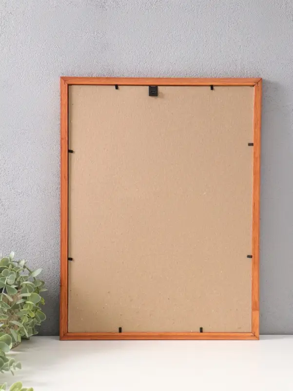 Фоторамка дерево 30х40 см, орех №2 (пластиковый экран)