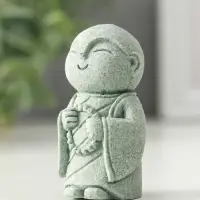 Фигурка песчаник &laquo;Маленький монах с чётками&raquo;, 3&times;4.2&times;6.7 см