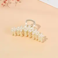 Крабик для волос &laquo;Эмилин&raquo;, цветы, 9.5 см, белый