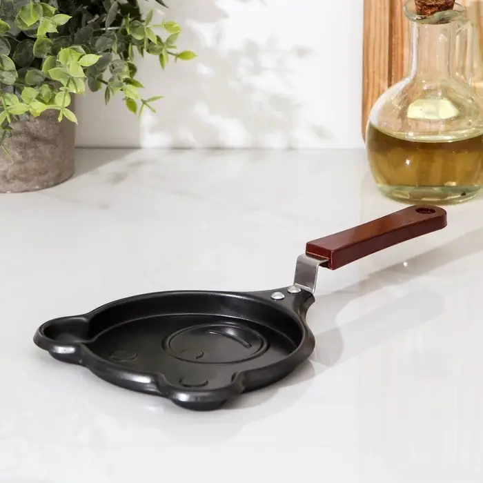 Сковорода Доляна «Мишка», d=14 см, пластиковая ручка, антипригарное покрытие, цвет чёрный Сковорода Доляна «Мишка», d=14 см, пластиковая ручка, антипригарное покрытие, цвет чёрный