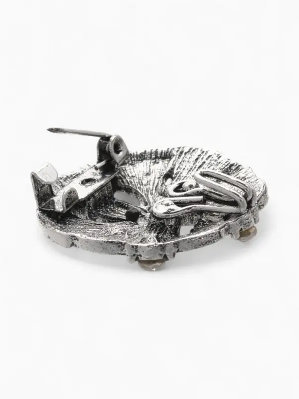 Зажим для кардигана &laquo;Роскошь&raquo;, бело-серый в чернёном серебре