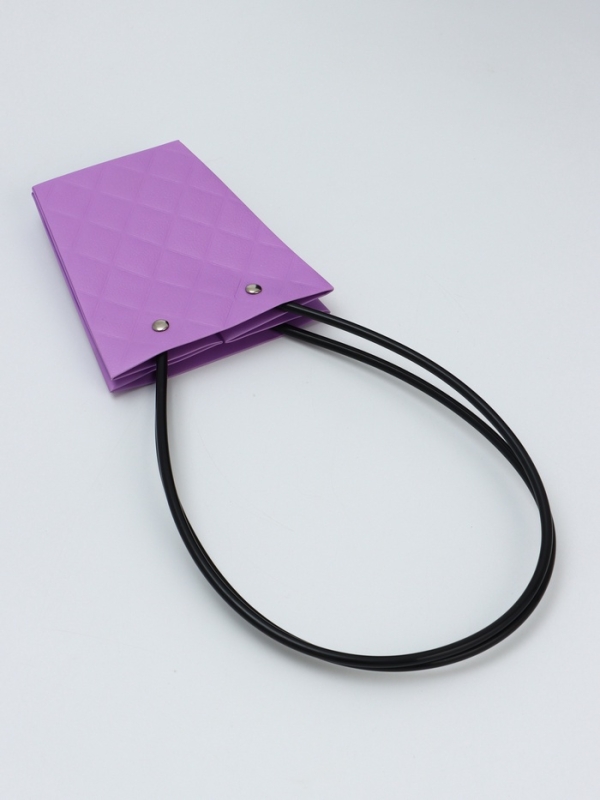 Сумка для цветов тиснение сиреневая влагостойкая, 12x12-8x8-12.5 см Сумка для цветов тиснение сиреневая влагостойкая, 12x12-8x8-12.5 см