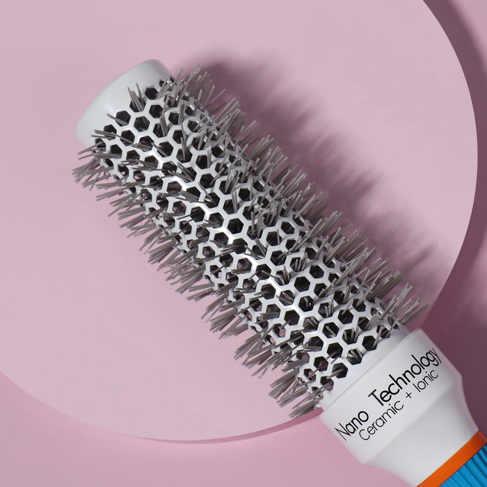 Брашинг, вентилируемый, прорезиненная ручка, d = 3,2/5 × 27 см, разноцветный Брашинг, вентилируемый, прорезиненная ручка, d = 3,2/5 × 27 см, разноцветный