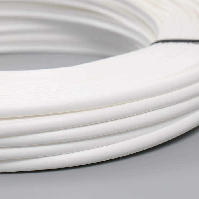 Ротанг искусственный гладкий 7 мм 100 м полутрубка (белый) Ротанг искусственный гладкий 7 мм 100 м полутрубка (белый)