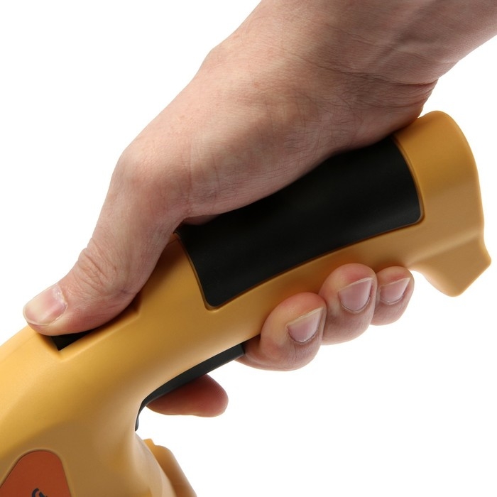 Ножницы-кусторез аккумуляторные ТУНДРА, 7.2 В, 1.3 Ач, Li-ion, время работы до 60 мин Ножницы-кусторез аккумуляторные ТУНДРА, 7.2 В, 1.3 Ач, Li-ion, время работы до 60 мин