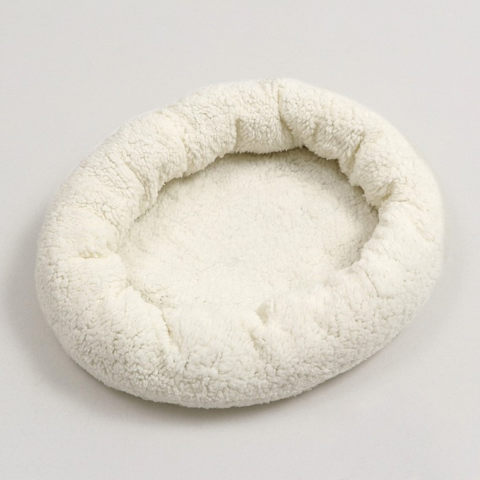 Лежанка для собак и кошек «Уют», мягкий мех, 45 х 35 х 11 см, молочный Лежанка для собак и кошек «Уют», мягкий мех, 45 х 35 х 11 см, молочный