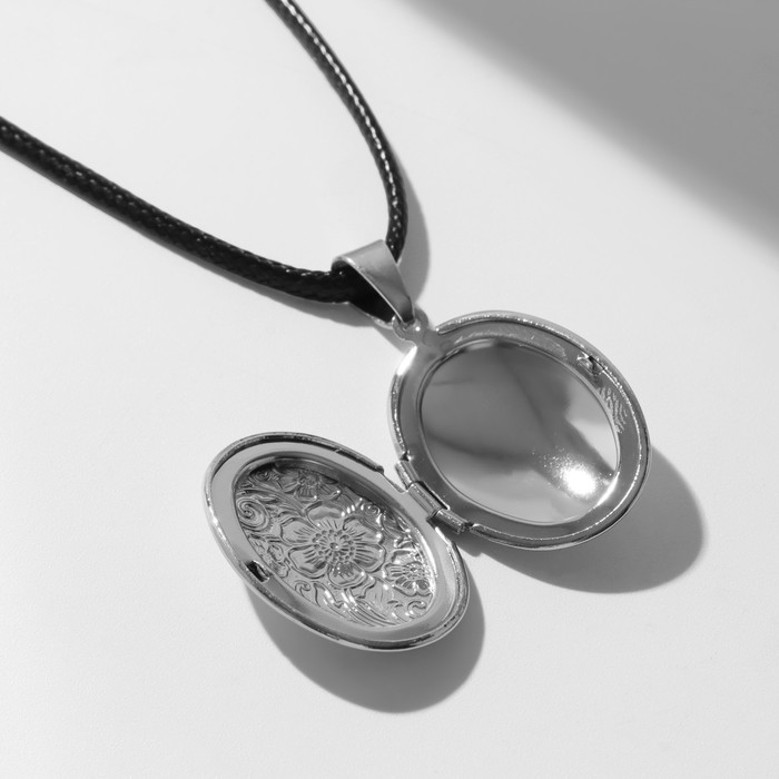 Кулон на шнурке «Для фото» овал с цветами, цвет серебро на чёрном шнурке, 45 см Кулон на шнурке «Для фото» овал с цветами, цвет серебро на чёрном шнурке, 45 см
