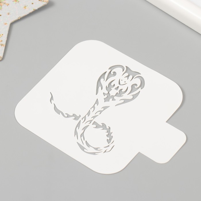 Трафарет новогодний пластиковый Трафарет новогодний пластиковый "Кобра", размер 9х9 см