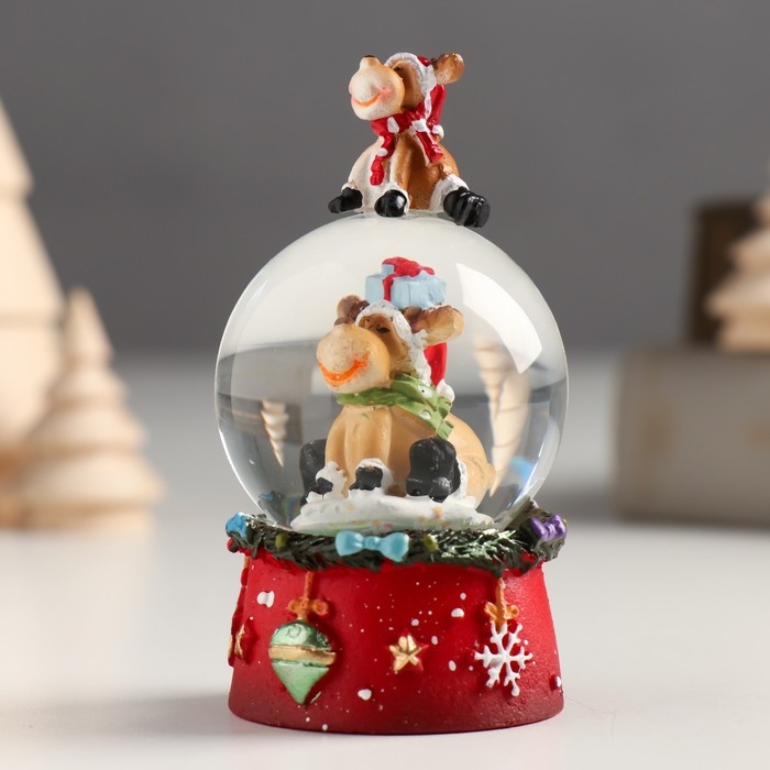 Сувенир полистоун водяной шар Сувенир полистоун водяной шар "Лосики - чехарда" 4,5х4,5х6,5 см