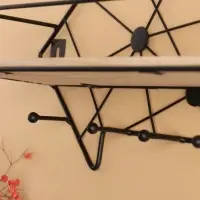 Вешалка настенная с полкой 26&times;9 см &laquo;Стрелка&raquo;, крючки декоративные, с подсветкой, 5 крючков, чёрная