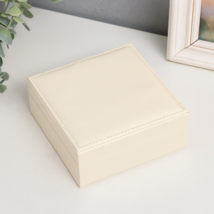 Шкатулка кожзам для украшений  Шкатулка кожзам для украшений "Идилия. Квадратная" белый 5х12х12 см