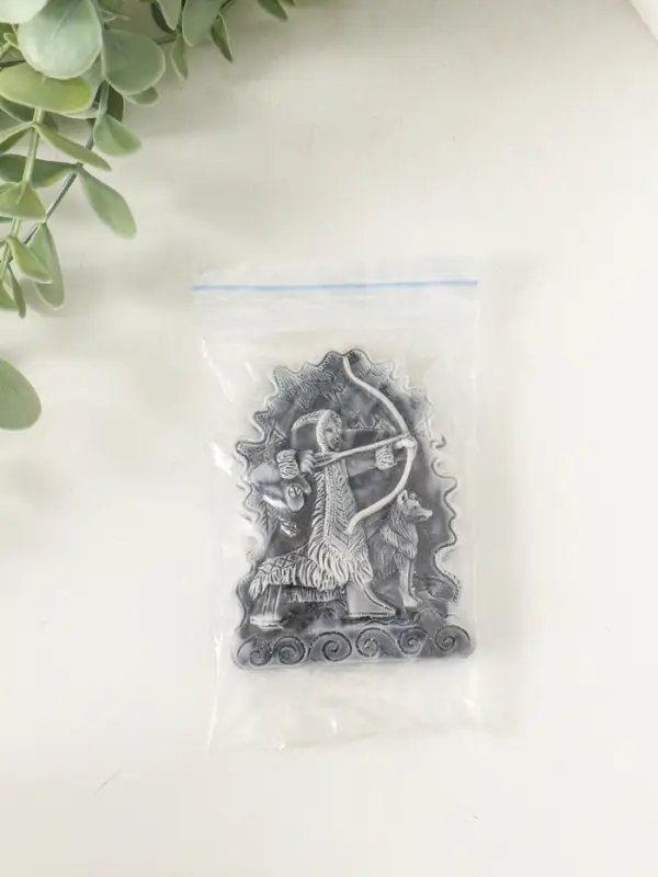 Магнит Магнит "Охотник с луком (барельеф)" 8 см