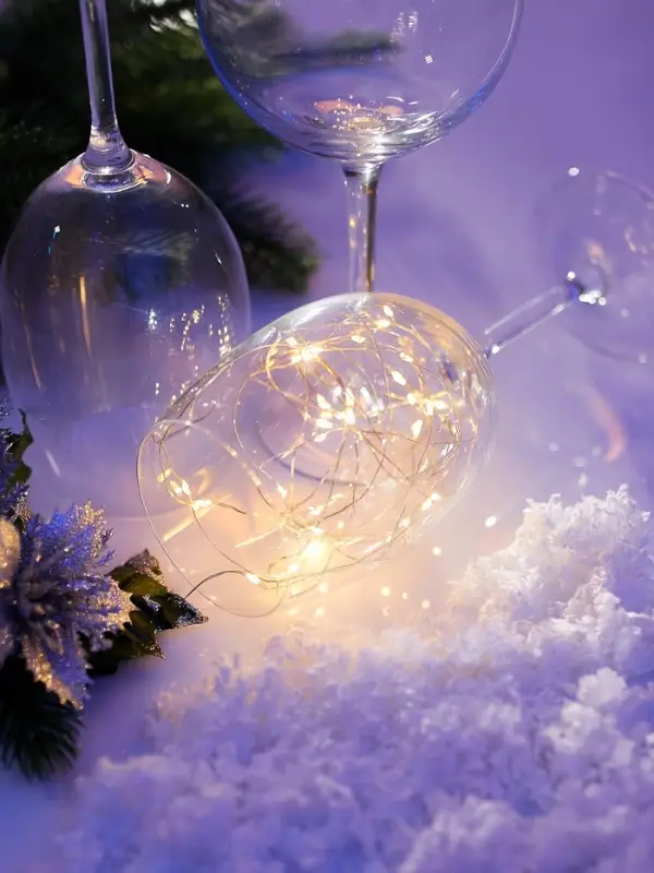 Гирлянда «Нить» 3 м, роса. IP20, серебристая нить. 30 LED, от батареек AG13×3, 3 режима, свечение тёплое белое