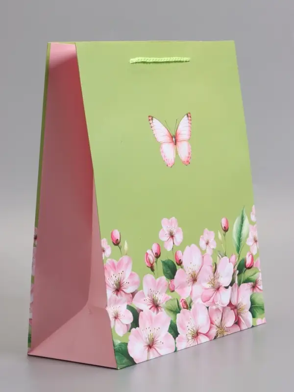 Пакет подарочный ламинированный "Цветы и бабочка" 26 х 12 х 32 см