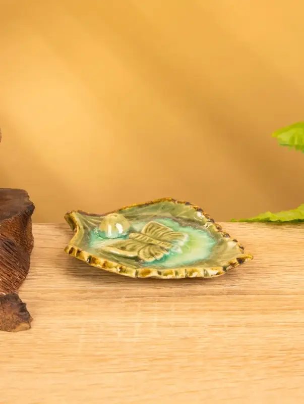 Подставка под благовония «Бабочка на листке», 11×8×1 см, керамика, бежевая Подставка под благовония «Бабочка на листке», 11×8×1 см, керамика, бежевая