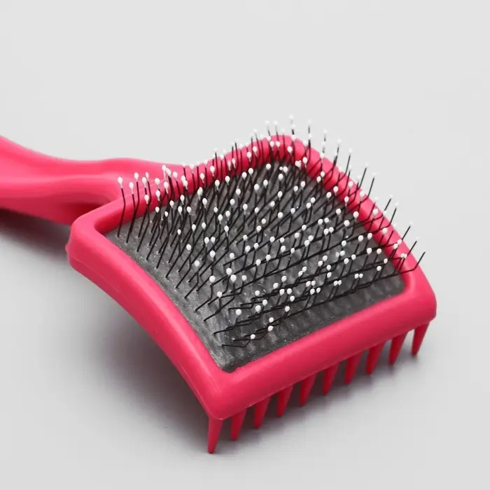 Щётка - пуходёрка средняя, основание 59&times;49 мм, мягкая с каплями, розовая