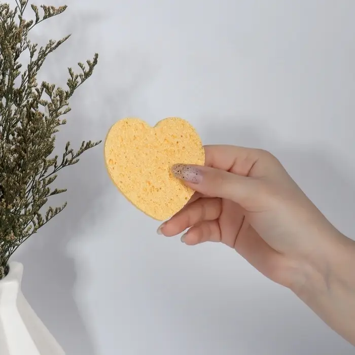 Спонж для умывания «Сердце», 8.5×7.5 см, МИКС