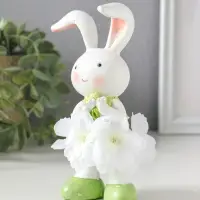 Сувенир полистоун "Зайка в цветочной юбочке, с букетиком" 9х8х14,5 см