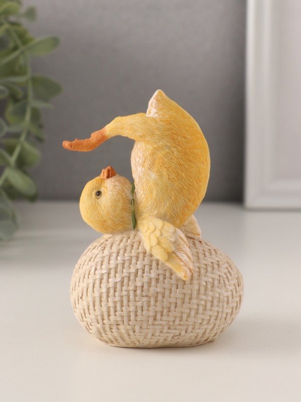 Сувенир полистоун  Сувенир полистоун "Цыплёнок на яйце - йога" 7,5х5,5х11 см