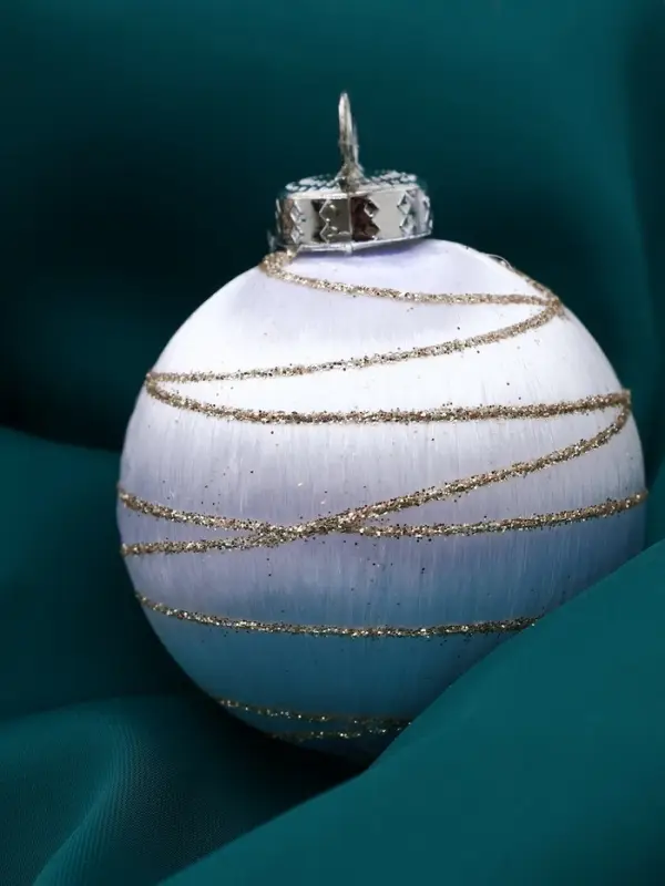 Набор шаров пластик d-6 см, 12 шт Набор шаров пластик d-6 см, 12 шт "Капризы зимы" белый посыпка золото