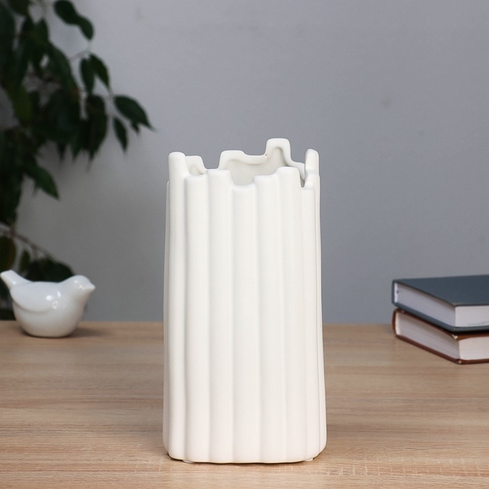 Ваза керамика настольная Ваза керамика настольная "Барнаби" 21х10,5 см, белый