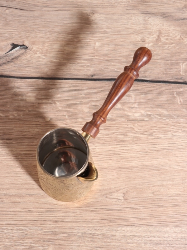 Турка "Золотые узоры" латунь, с деревянной ручкой, 450 мл