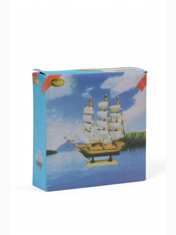 Корабль "Медуза" 10х3х10 см, белый корпус, красные паруса