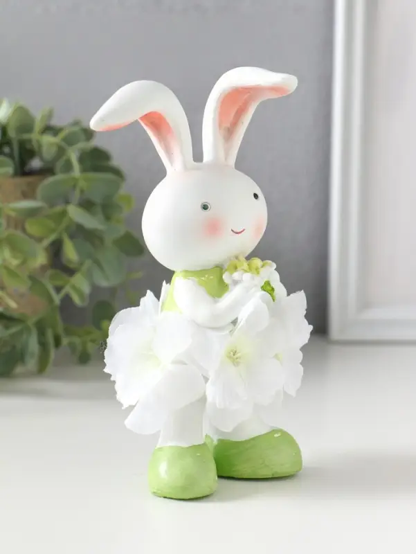 Сувенир полистоун "Зайка в цветочной юбочке, с букетиком" 9х8х14,5 см