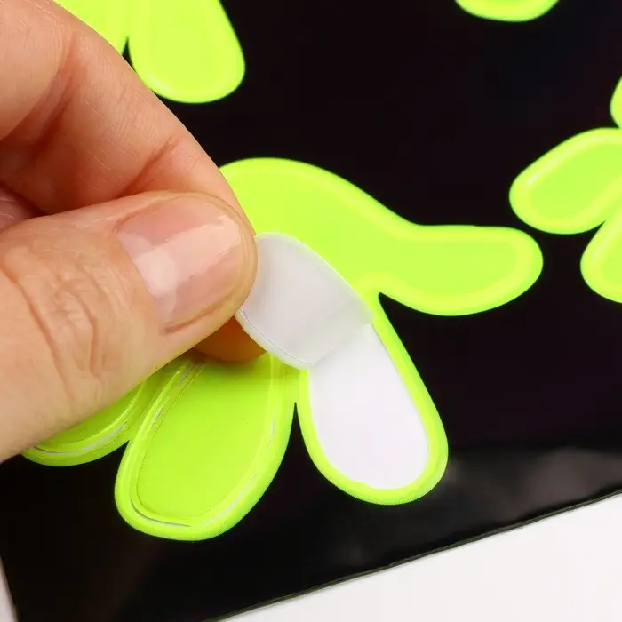 Светоотражающие наклейки «Ручка», 5,3 × 5,3 см, 4 шт на листе, цвет МИКС Светоотражающие наклейки «Ручка», 5,3 × 5,3 см, 4 шт на листе, цвет МИКС