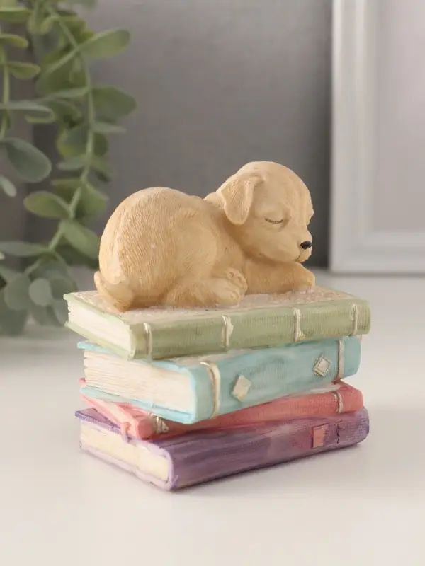 Фигурка полистоун &laquo;Щенок спит на книгах&raquo;, 9&times;7&times;8.5 см