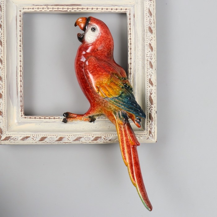 Сувенир полистоун лак "Два попугая Ара сидят на картине" 18х5х26,8 см