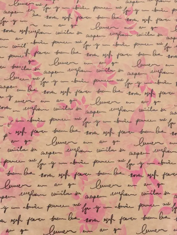 Бумага упаковочная крафт «Розы письмо», розовый/графит, 0.72×10±5% м, 40 г Бумага упаковочная крафт «Розы письмо», розовый/графит, 0.72×10±5% м, 40 г