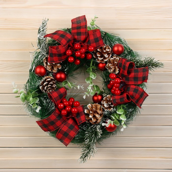 Венок новогодний d- 26 см  Венок новогодний d- 26 см "Уютная сказка" бантики в клетку шишки шарики