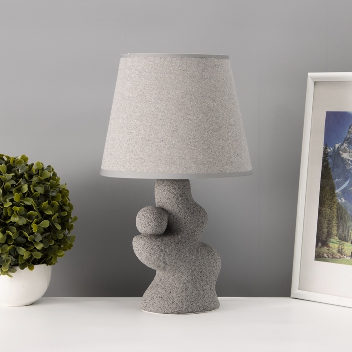 Настольная лампа с абажуром RISALUX &laquo;Гряда&raquo;, 1&times;40 Вт, Е27, серый, фигурное основание, 20&times;20&times;32 см