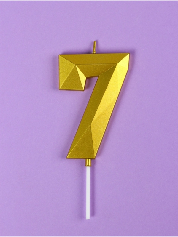 Свеча ГИГАНТ в торт на шпажке «Грань», цифра Свеча ГИГАНТ в торт на шпажке «Грань», цифра "7", золотая, 9 см