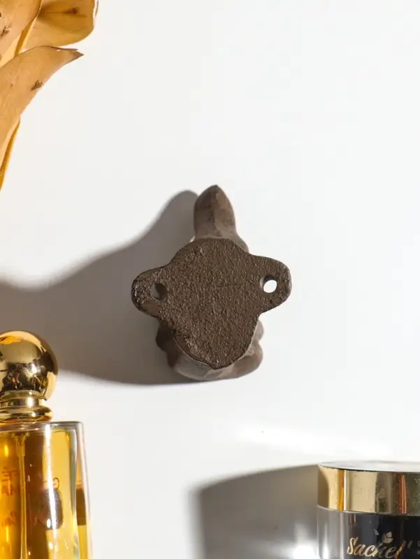 Крючок настенный &laquo;Рука - класс&raquo;, ключница декоративная, чугун, 7.5&times;3.8&times;8 см