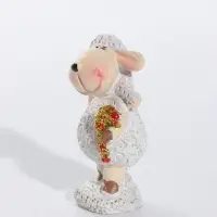 Фигурка полистоун &laquo;Овечка Бяша с подарком&raquo;, 2.5&times;2.5&times;4 см. МИКС