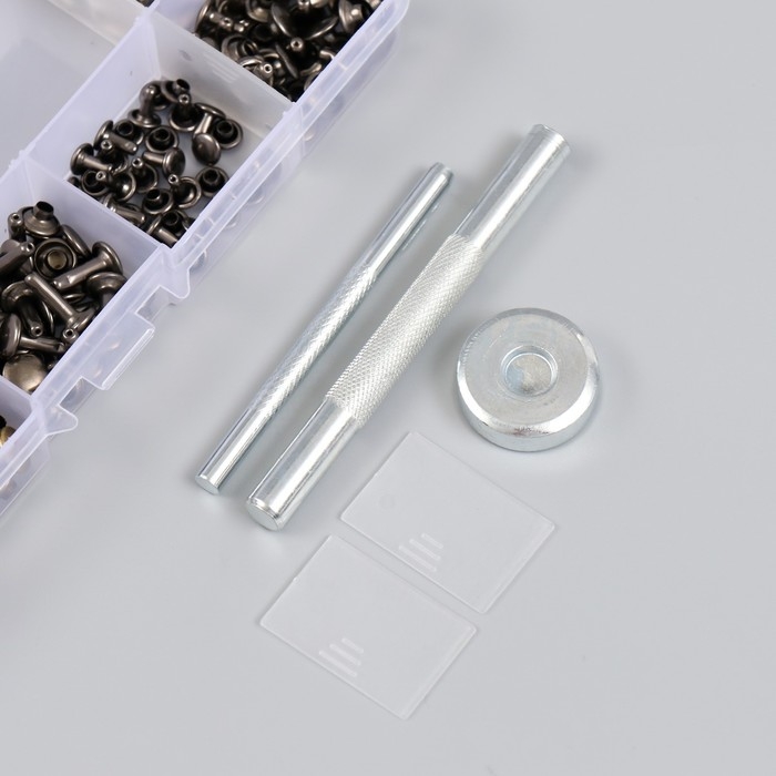 Заклёпочник с набором заклёпок 180 шт 12 видов (8х12 мм; 8х8 мм; 6х6 мм) 17,2х9,5х2,3 см Заклёпочник с набором заклёпок 180 шт 12 видов (8х12 мм; 8х8 мм; 6х6 мм) 17,2х9,5х2,3 см