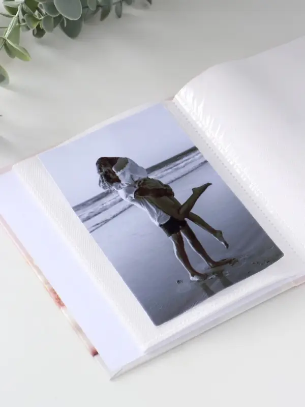 Фотоальбом на 40 фото 10х15 см Фотоальбом на 40 фото 10х15 см "Ёлочные шары" в коробке тисн.золото 4,7х14х17 см