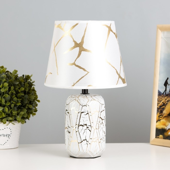 Настольная лампа Настольная лампа "Анде" Е14 40Вт бело-золотистый 20х20х33 см RISALUX