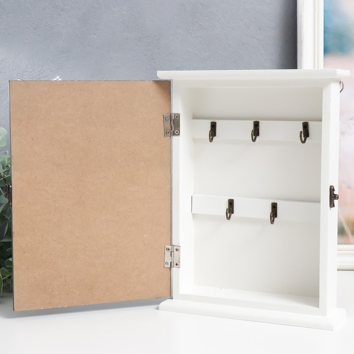 Ключница дерево Ключница дерево "Три сердечка" серая 6х19х25,5 см