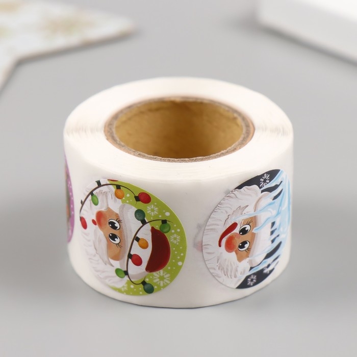 Наклейка бумага Наклейка бумага "Дедушка Мороз" d=2,5 см 252 шт в рулоне