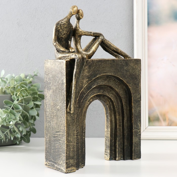 Сувенир полистоун  Сувенир полистоун "Двое на арке" под металл 19,2х8,7х30,4 см