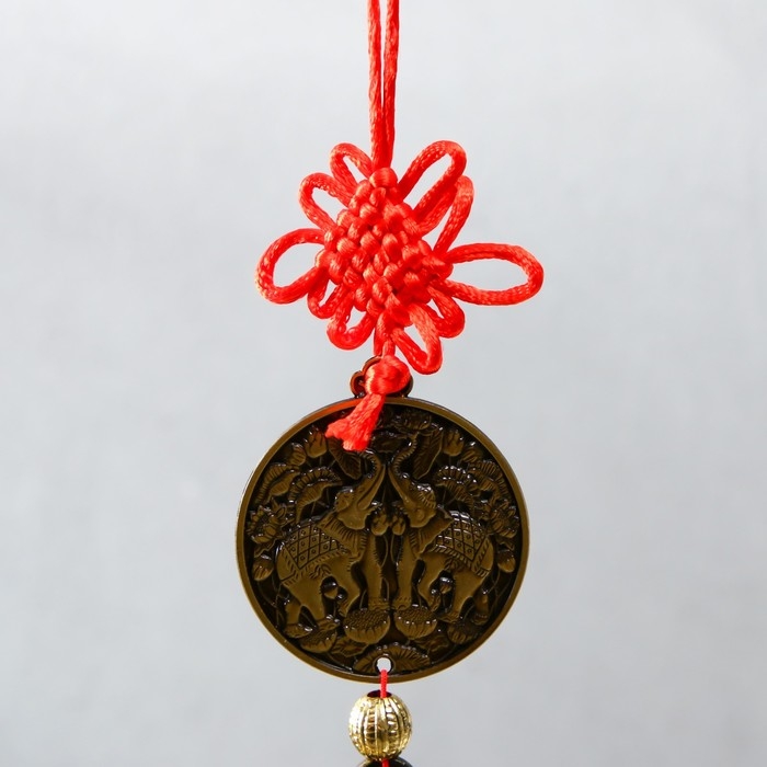 Колокольчик металл  Колокольчик металл "Слоны на монете, слоны на колоколе" красный узел счастья 5х4х48 см